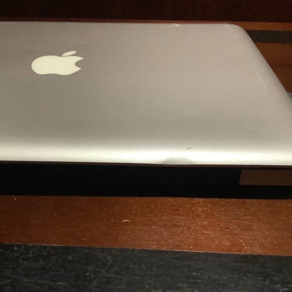 Macbook Pro 13" 2.4 core (Dent Screen/Hinge) - Picture 9 of 10